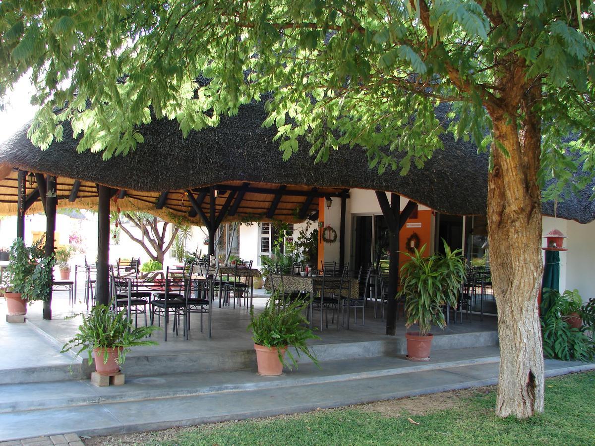 Lion'S Den Guesthouse 옷지와롱고 외부 사진