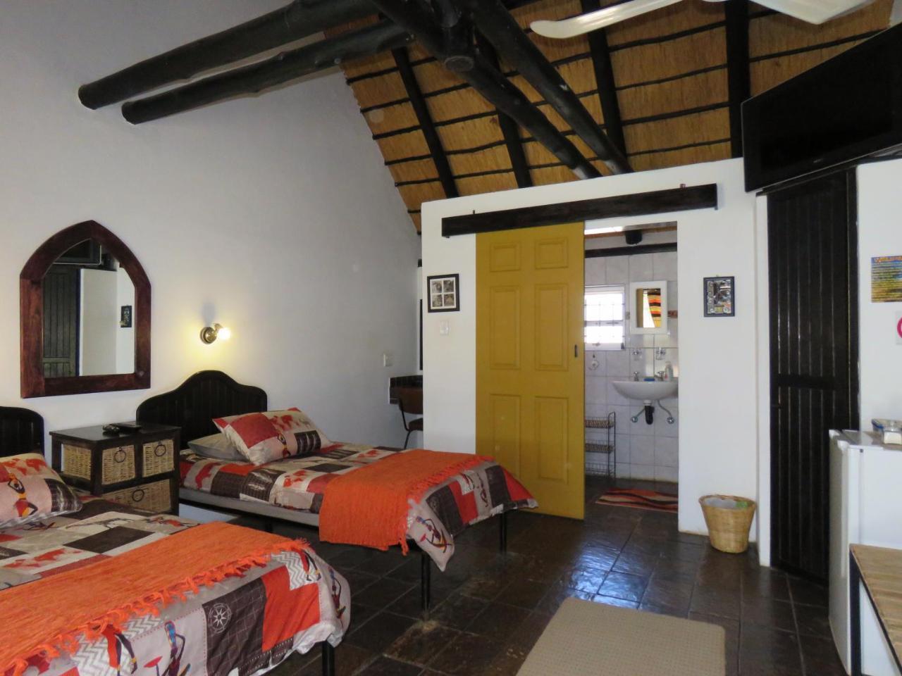 Lion'S Den Guesthouse 옷지와롱고 외부 사진