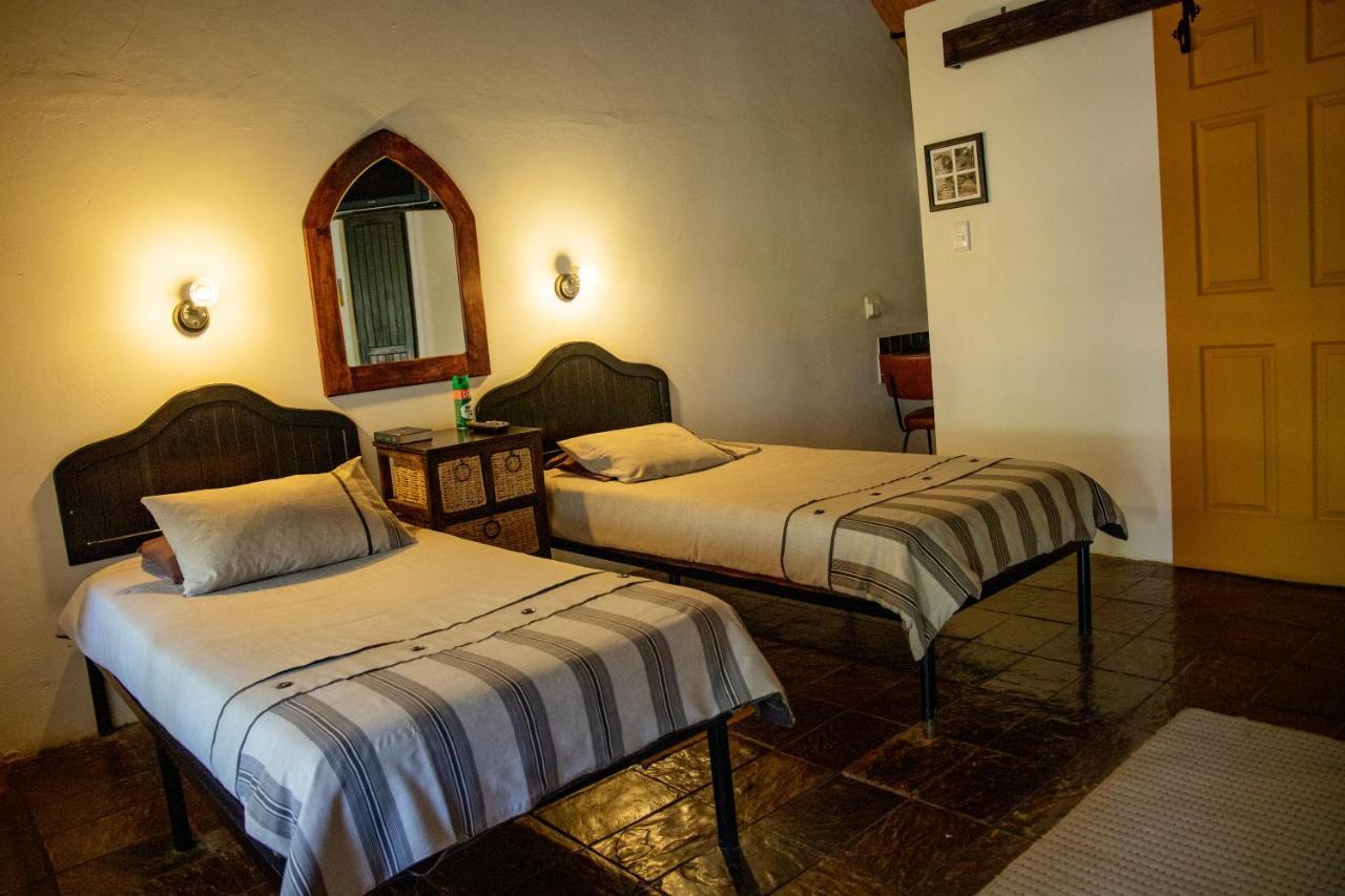 Lion'S Den Guesthouse 옷지와롱고 외부 사진